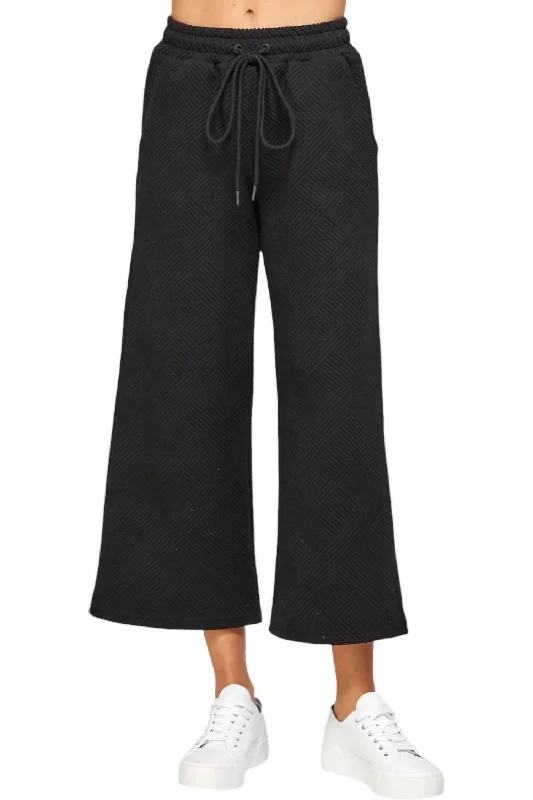 Elegant tight trousers for women with sleek design and tailored for a perfect fit -Hamptons Textured Cropped Wide Pants In Black