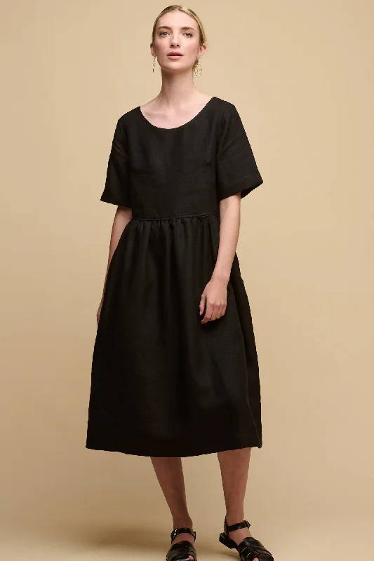 Low-waisted Dresses for Relaxed -Women's Crew Neck Gathered Dress - Black Linen