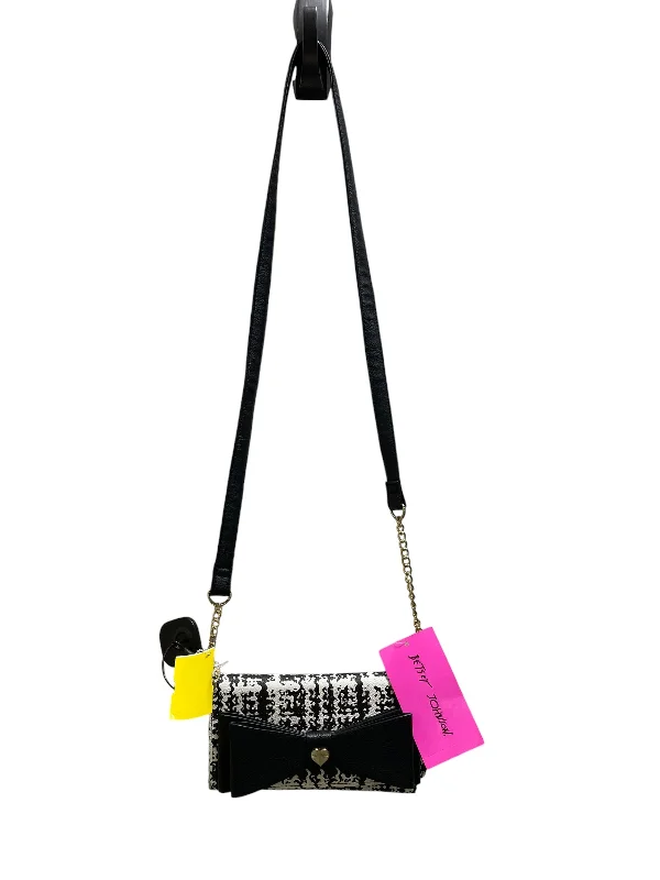 Handle bags with monogram designs for personalization -Crossbody By Betsey Johnson, Size: Small