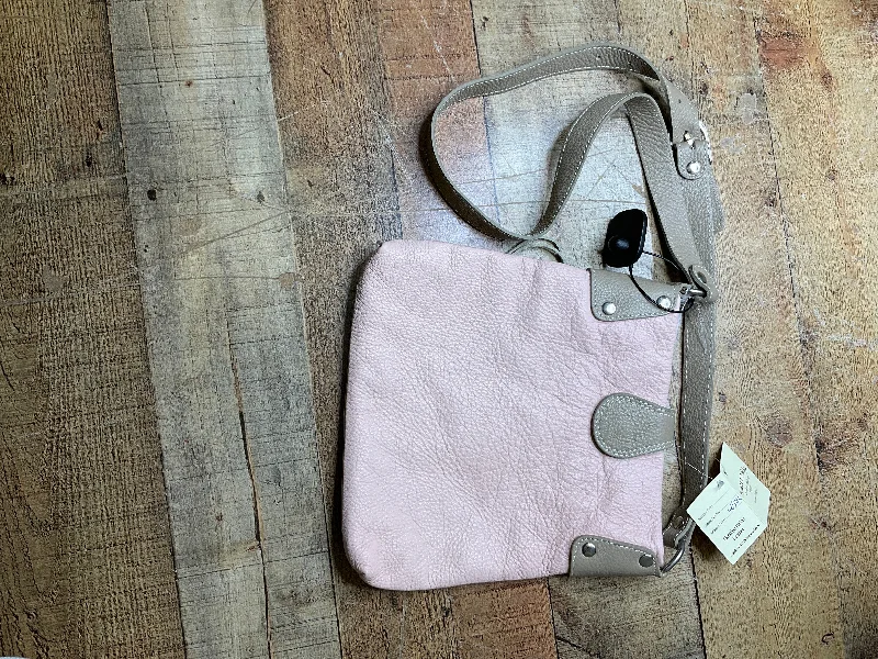 Handle bags with lightweight fabric for ease -Crossbody Leather By Clothes Mentor, Size: Small