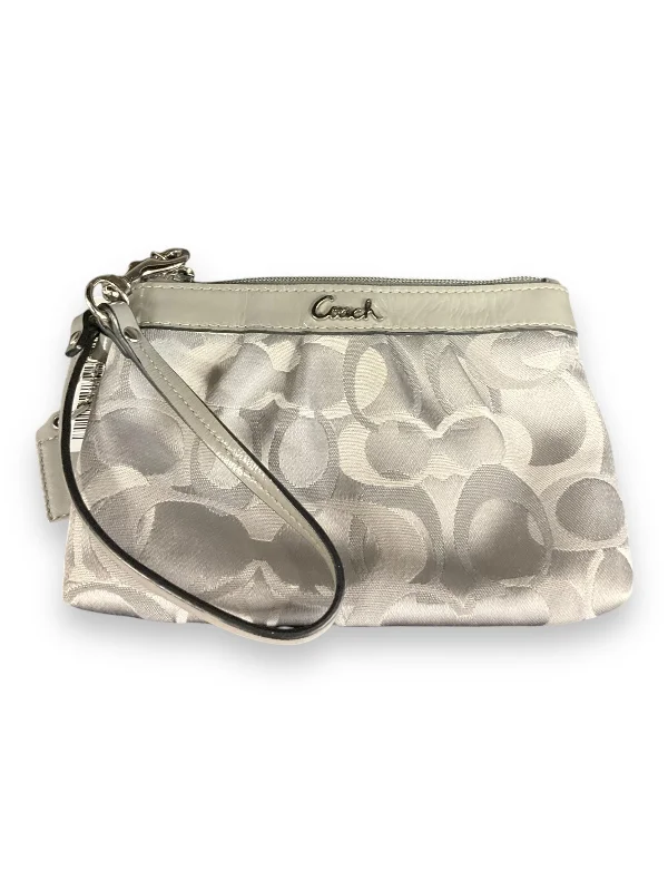 Handle bags with vintage clasps for nostalgia -Wristlet Designer By Coach, Size: Small